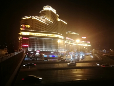 北京海淀區(qū)城鄉(xiāng)貿(mào)易中心夜景隨手拍。